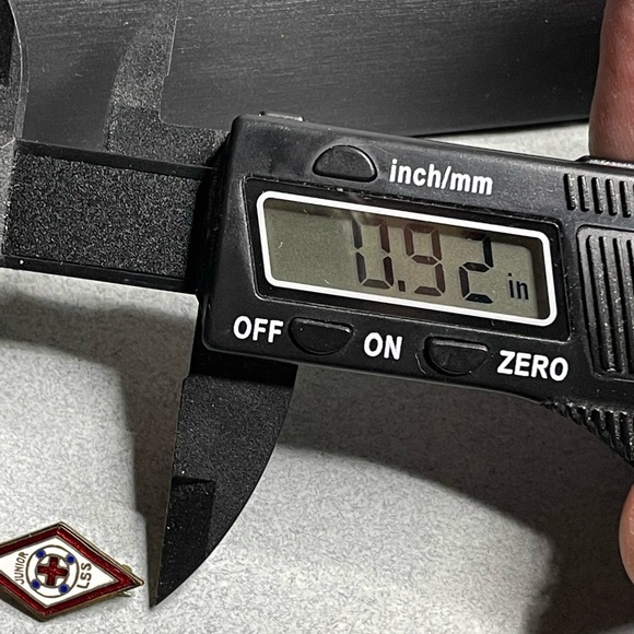 Red Cross Junior LSS Life Saving Service Enamel Lapel Pin WWII Vintage - Picture 3 of 5